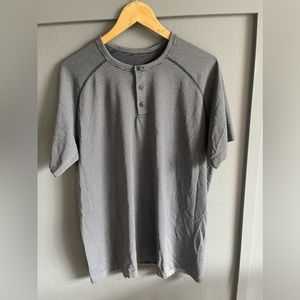 Lululemon t-shirt